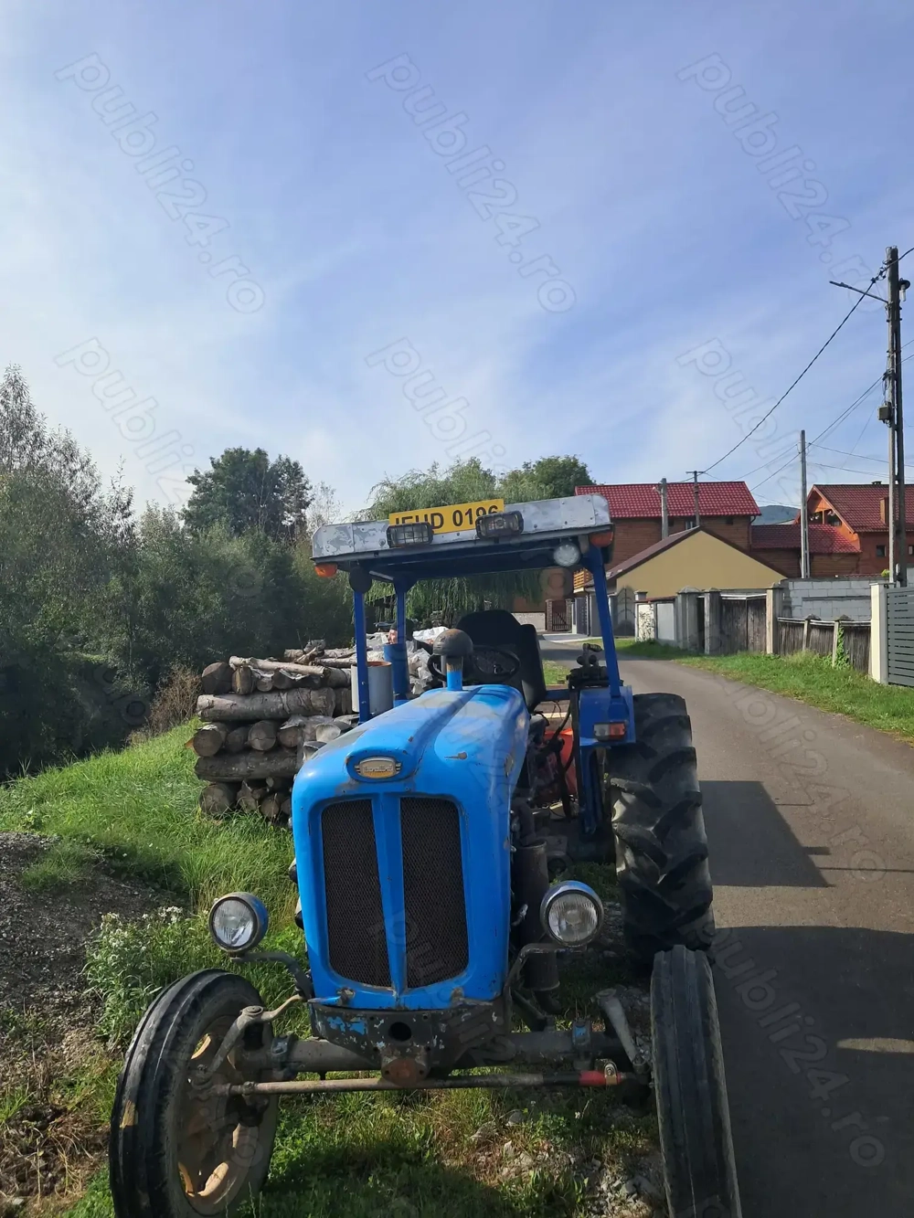 Vând sau schimb tractor