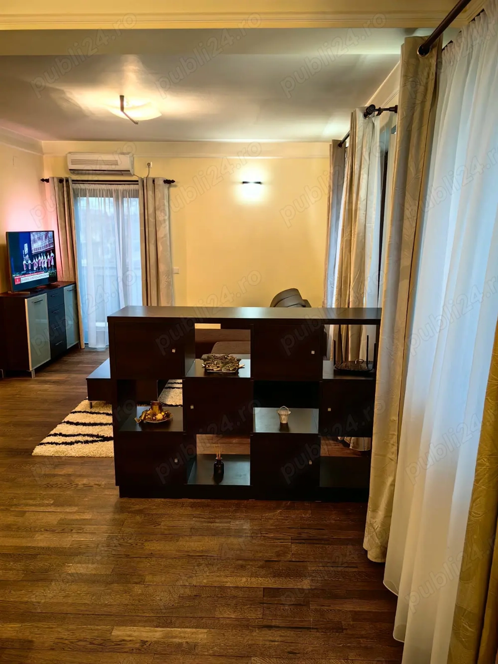 Proprietar, inchiriez apartament cu 3 camere de lux in bloc cu 4 nivele la etajul 1