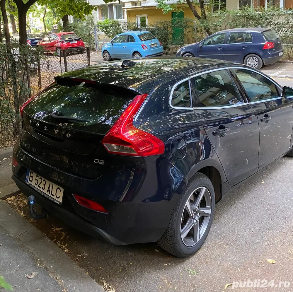 volvo v40 