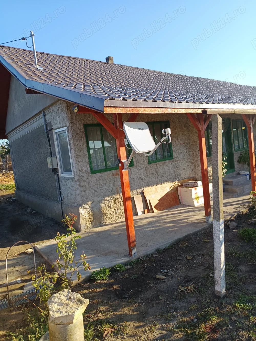 Vând casă și teren in loc Sălcioara Vând casă și teren in loc Sălcioara