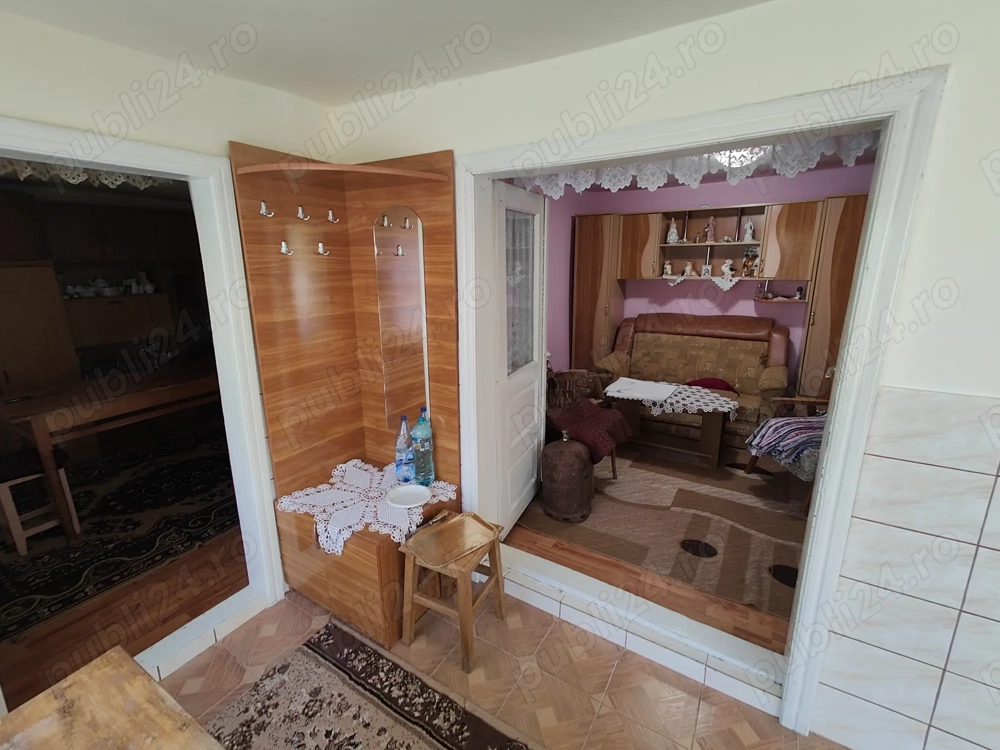 Vânzare casă bătrânească la poalele Munților Măcin   1000 mp teren, 5 camere, vedere panoramică