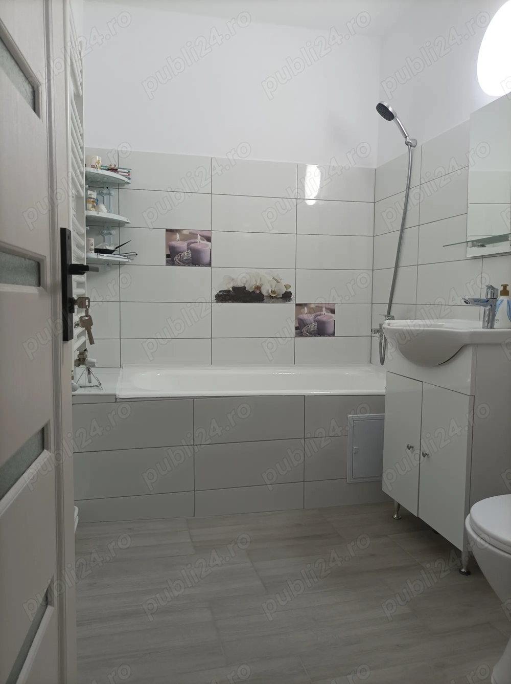 Proprietar, vând apartament Bacău, str. Carpați langa spălătorie auto