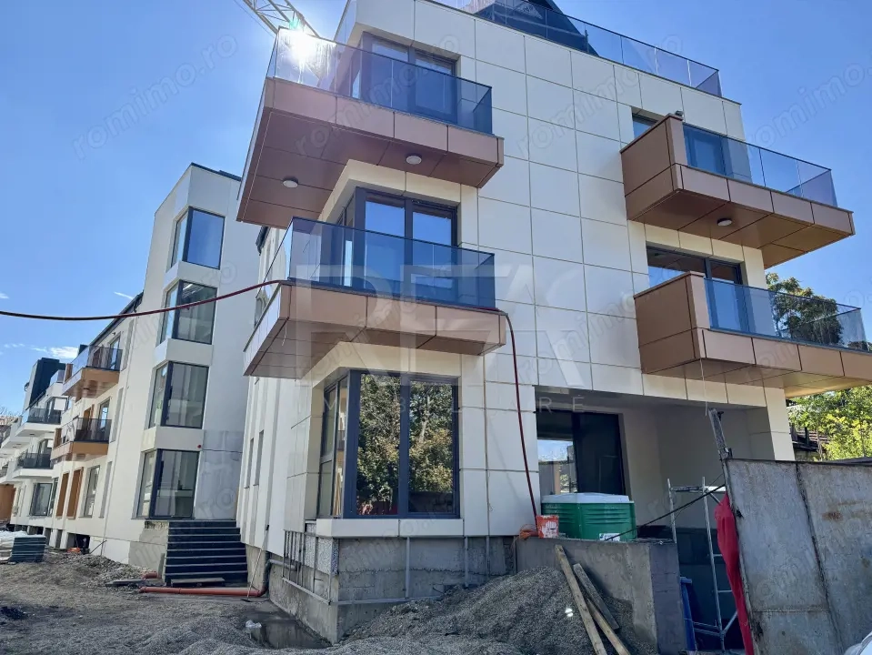 2 camere cu vedere superba in Centrul Orasului