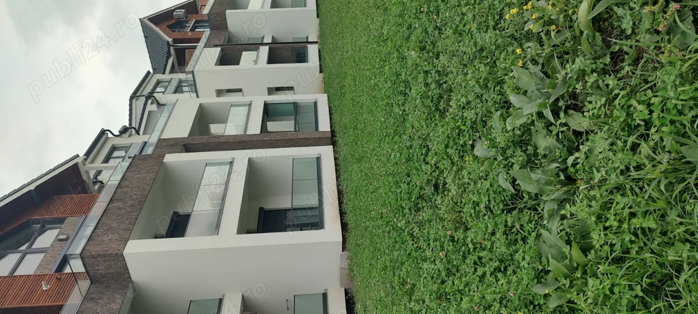 Vând Penthouse nou la gri