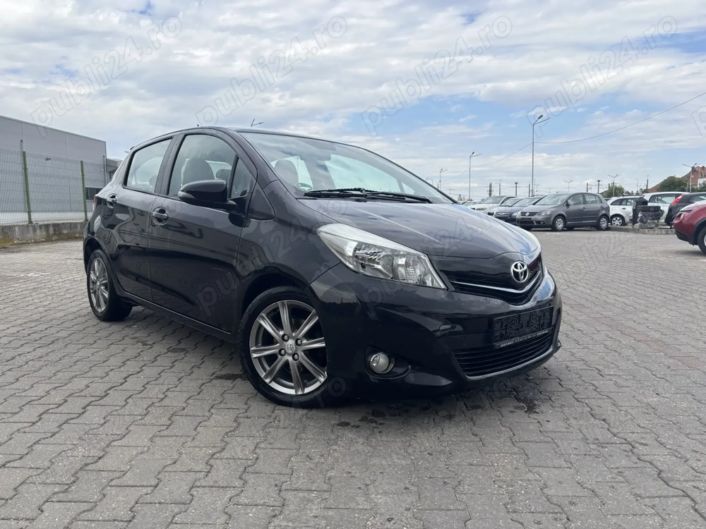 Toyota Yaris 1.33 climă, navigație, comenzi volan, trapă recent adus din Germania