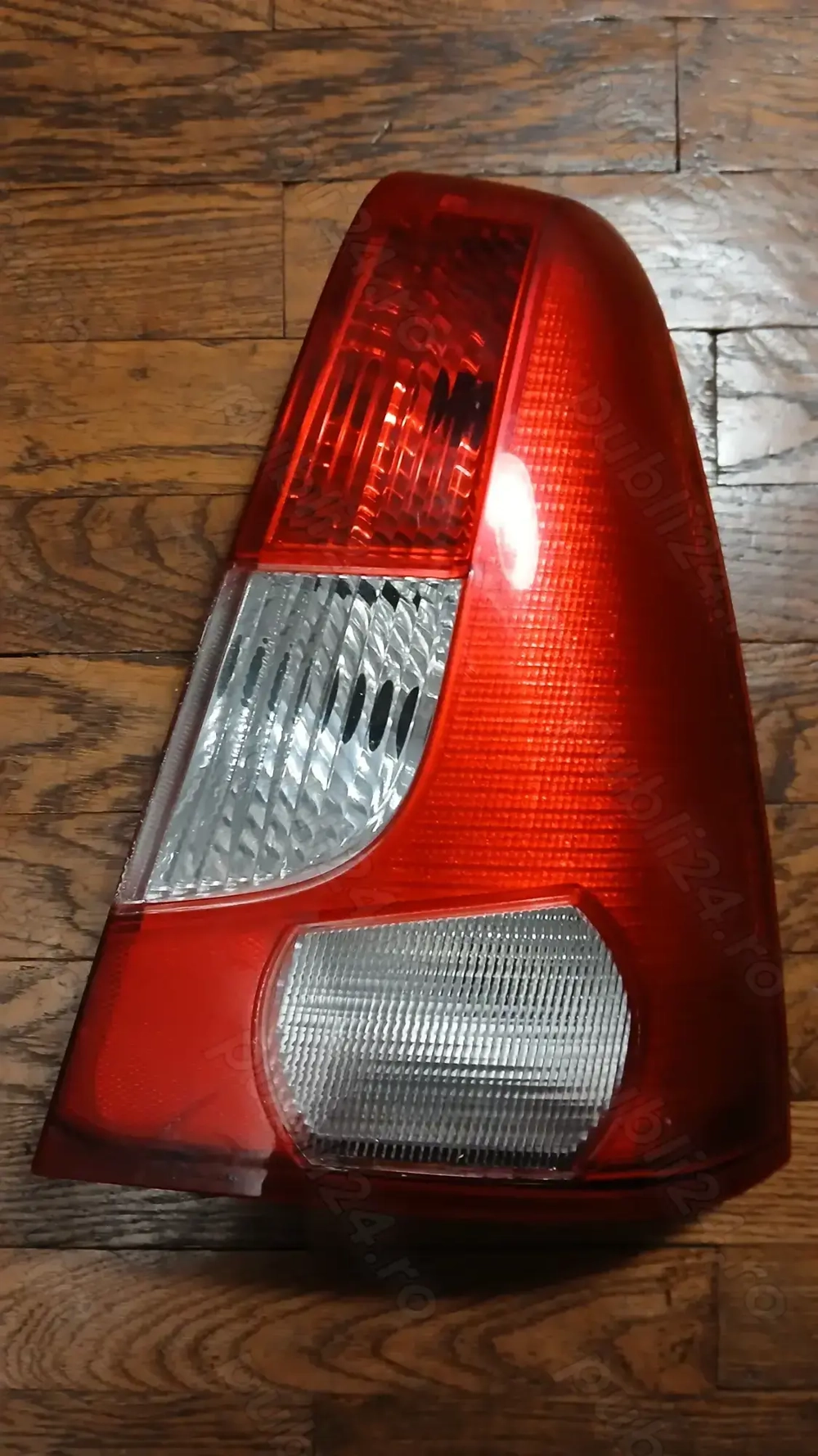 LAMPA STOP LOGAN - dreapta - semnal clar