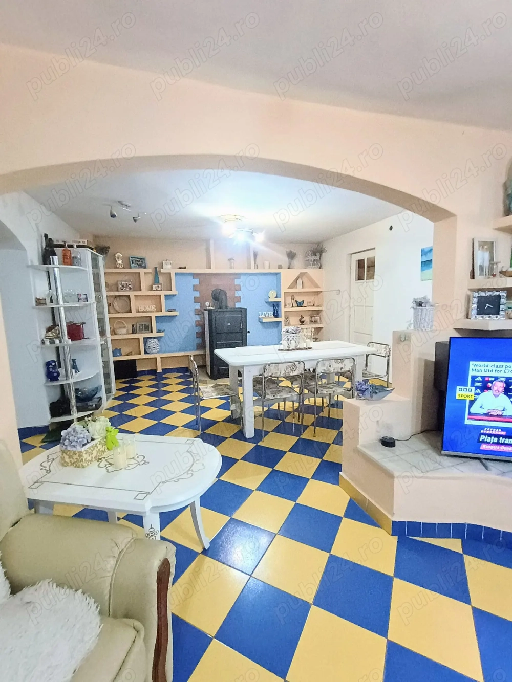 Vila modernă cu panouri fotovoltaice și termosemineu   proprietar, in Turda