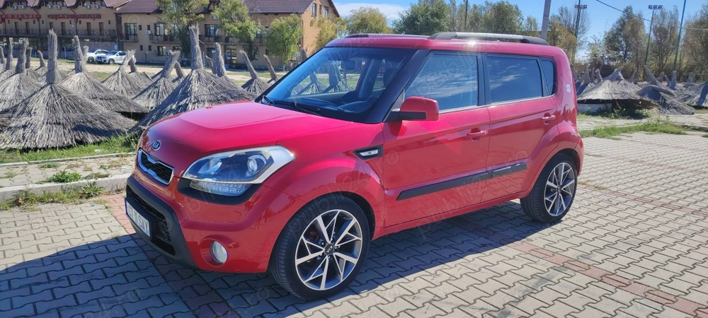Vând autoturism KIA Soul, culoare roșie,an 2012, face-lift, motor 1,6 crdi, 128 cp.