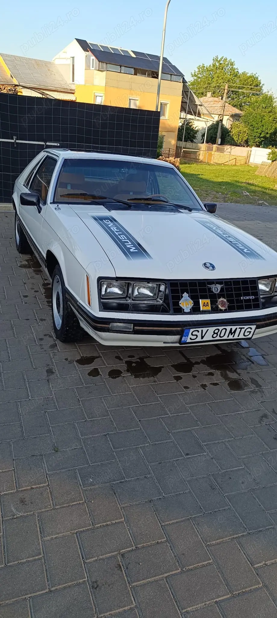 Ford Mustang mașină istorică 