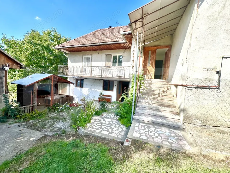 Casa de vanzare, 5 camere, teren 672 mp, Cugir