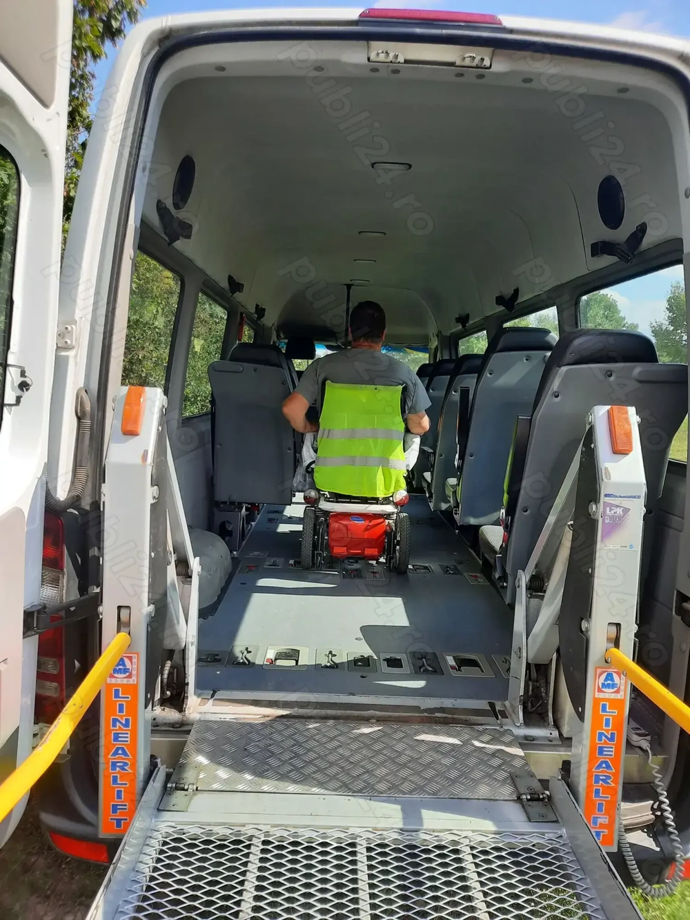 Vehicol pentru transport persoane cu disabilități