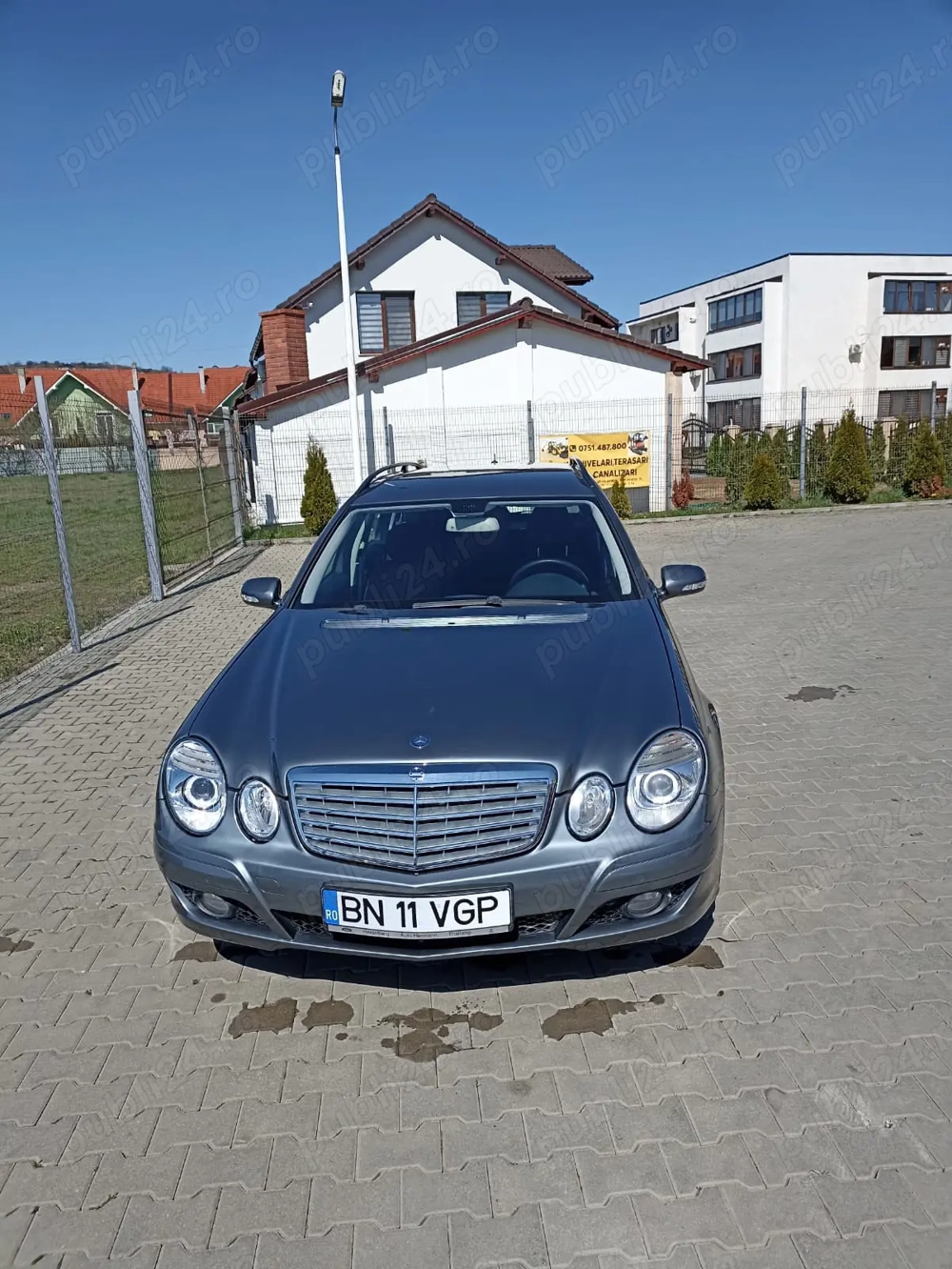 Mercedes-Benz E200 Mercedes-Benz E200