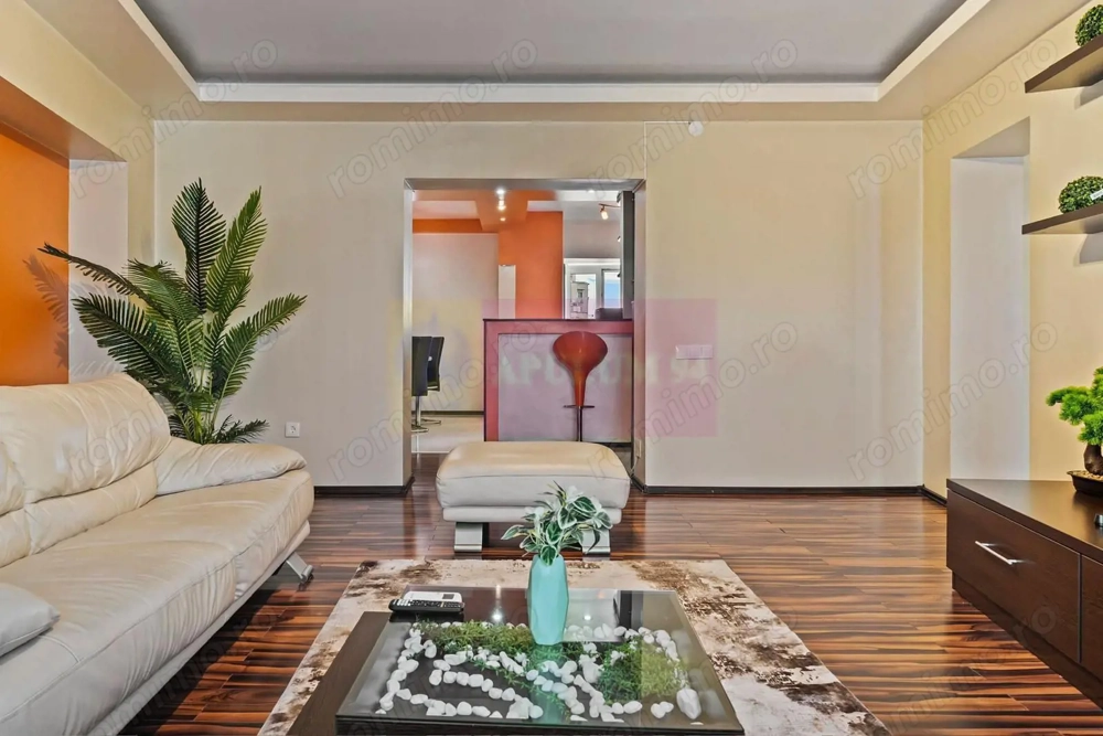 Apartament 4 camere Unirii- stradal.