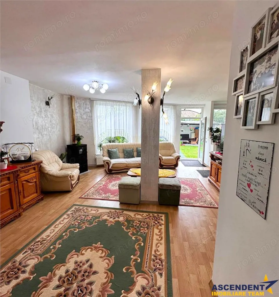 Casa in apreciabil potential,cu terase, curte,gradina echipata,2 pivnite,Str. Rodnei,Central,Targu M