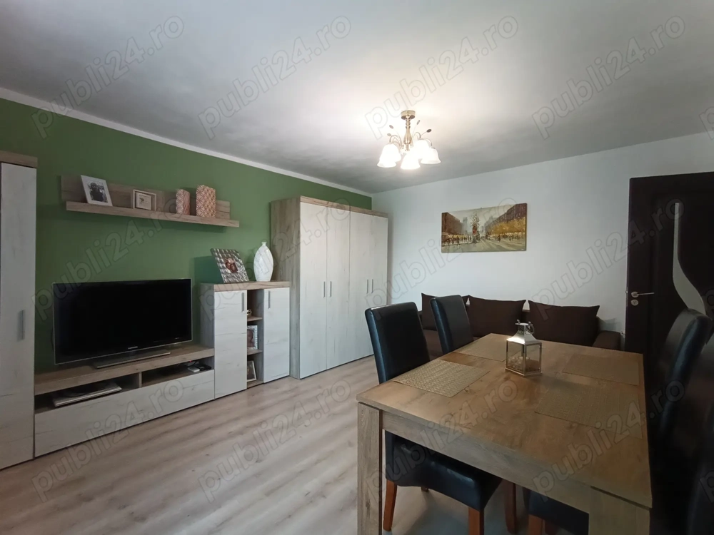 Vând apartament decomandat cu 3 camere, micro 16. Vând apartament decomandat cu 3 camere, micro 16.