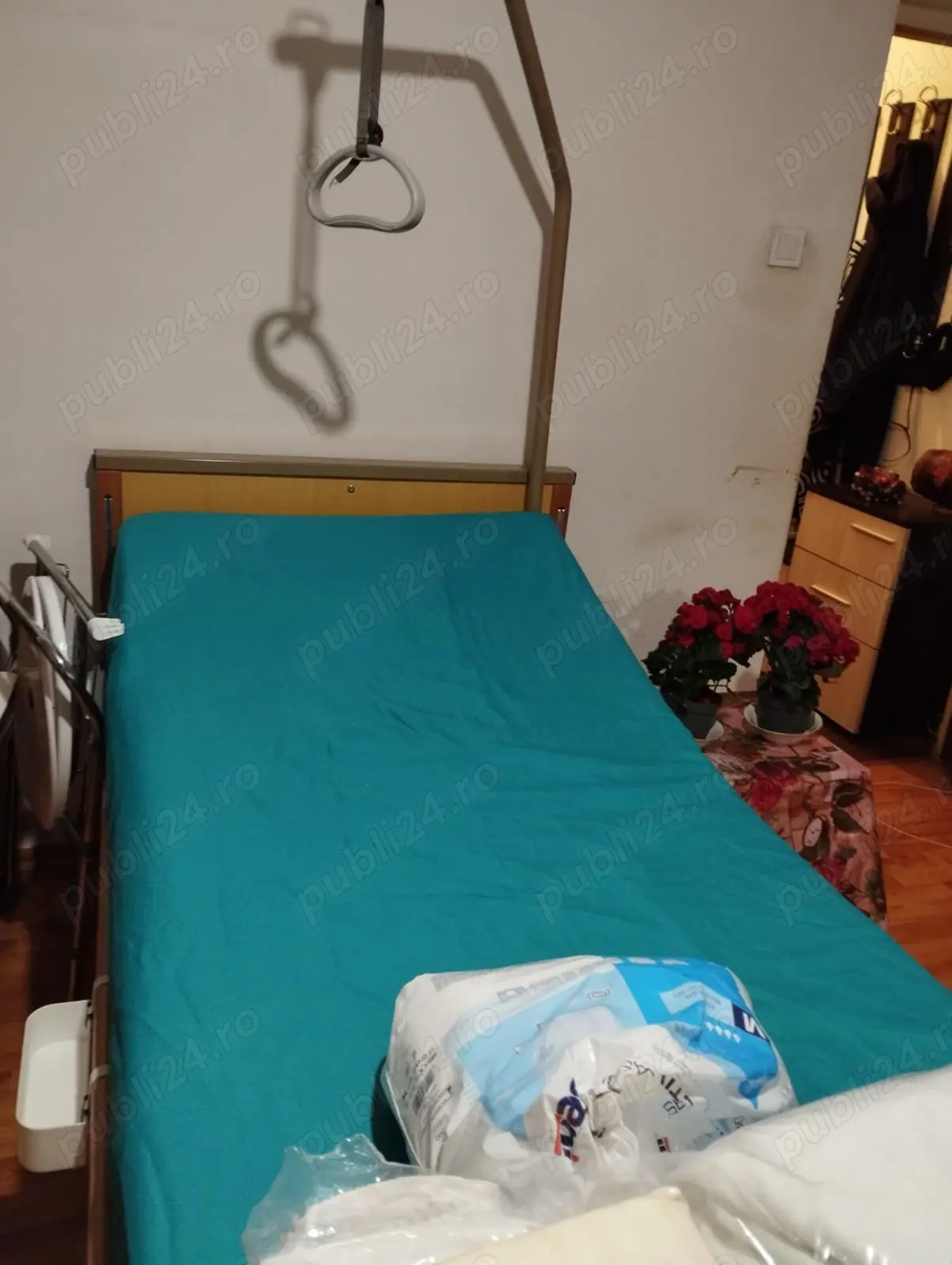 Vând pat spital electric