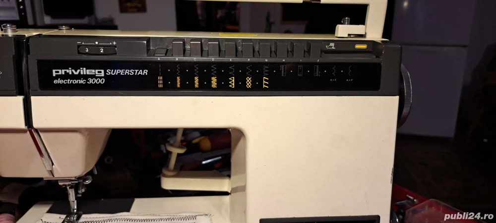 Vînd mașina de cusut. 