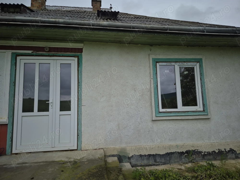 Casa cu anexe și padure