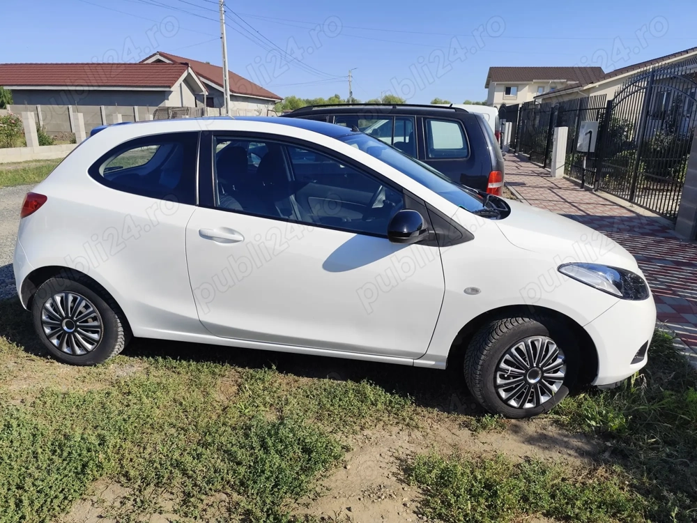 Vând mazda 2       1.3 benzina 