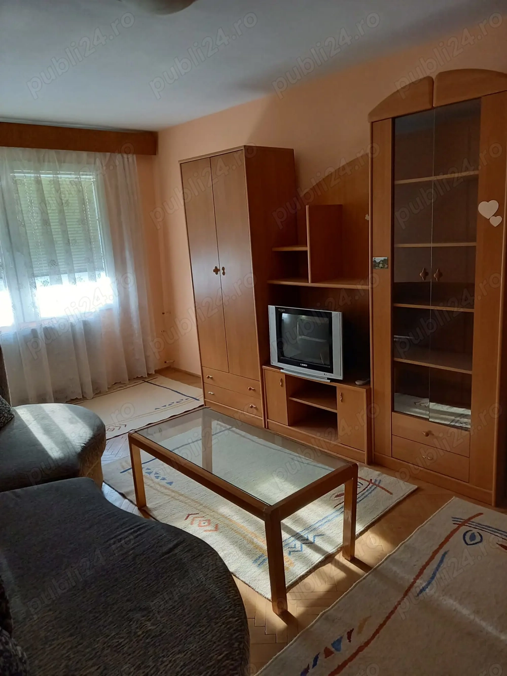 Închiriez apartament 2 camere - zona Complex Studențesc