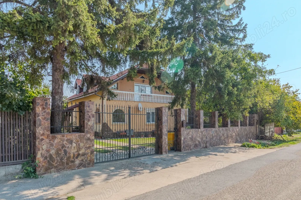 Vand casa spatioasa P+E, Santaul Mic, Comuna Bors Vand casa spatioasa P+E, Santaul Mic, Comuna Bors