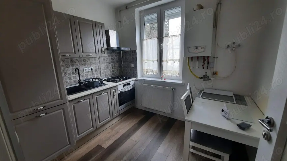 Str. George Cosbuc (zona bd. Unirii)   apartament 2 camere, decomandat, finisat