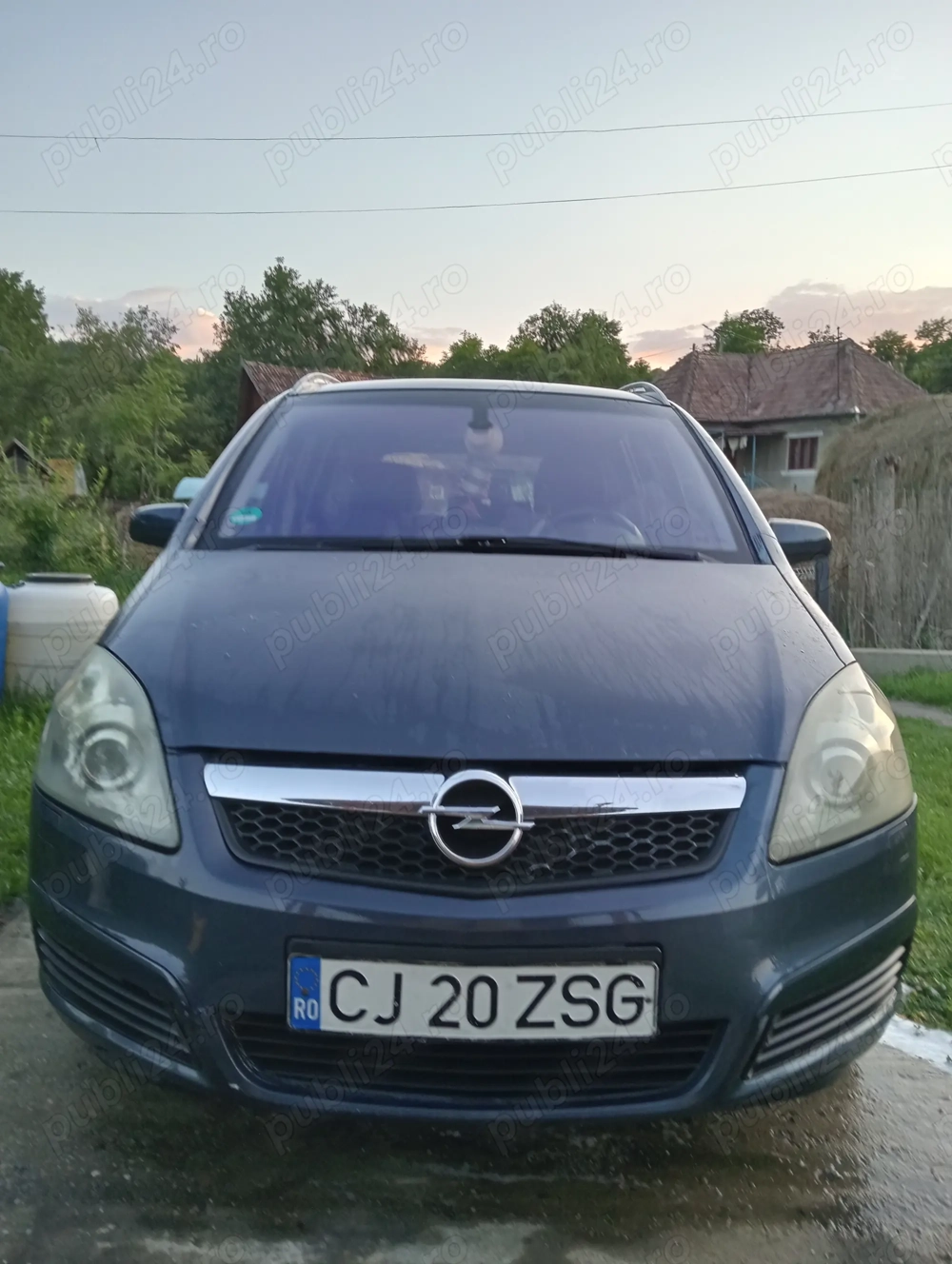 Vând Opel Zafira b