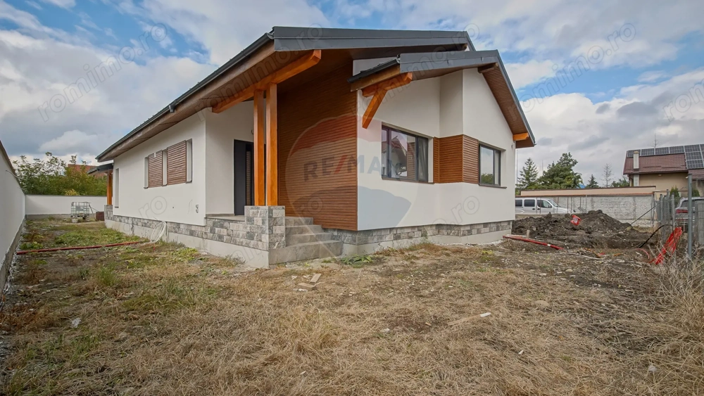 Comision 0 %! Casă cu 4 camere de vânzare în zona Stupini!