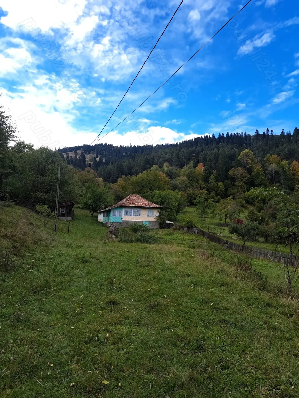 Teren și casă de vânzare în Ceahlău