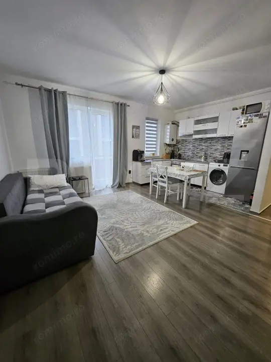 Apartament semidecomandat cu 2 camere, etaj intermediar, zona Terra