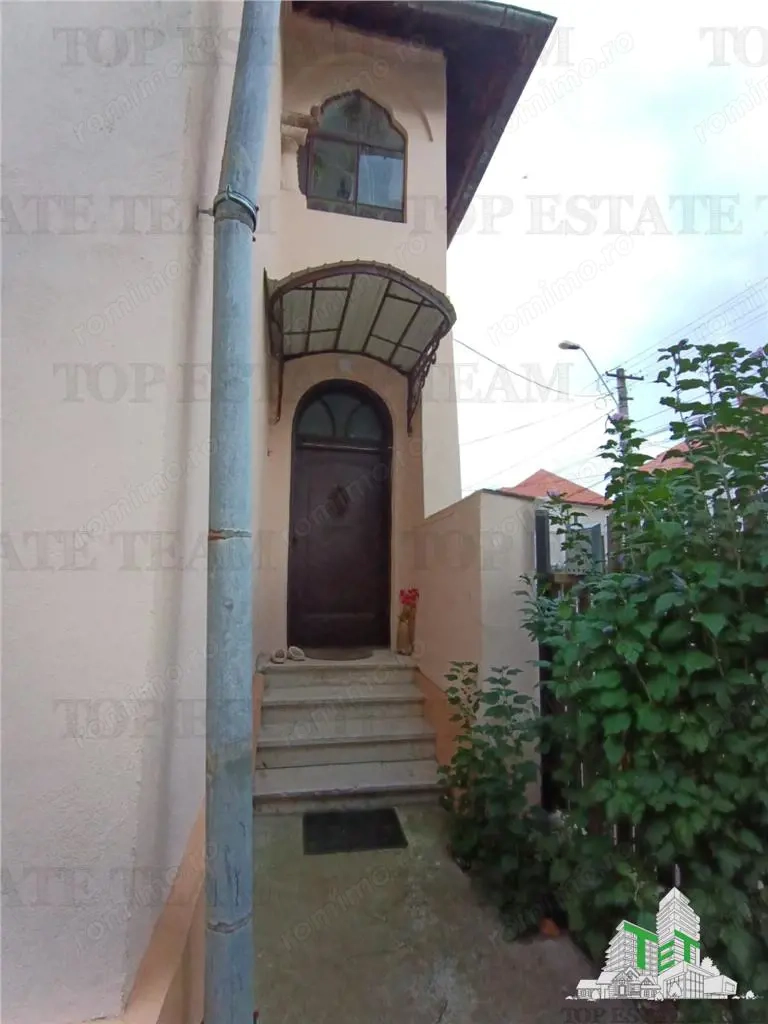 Vila cu aspect de conac in centrul Ploiestiului, ideala pentru locuinta, birou si alte activitati de