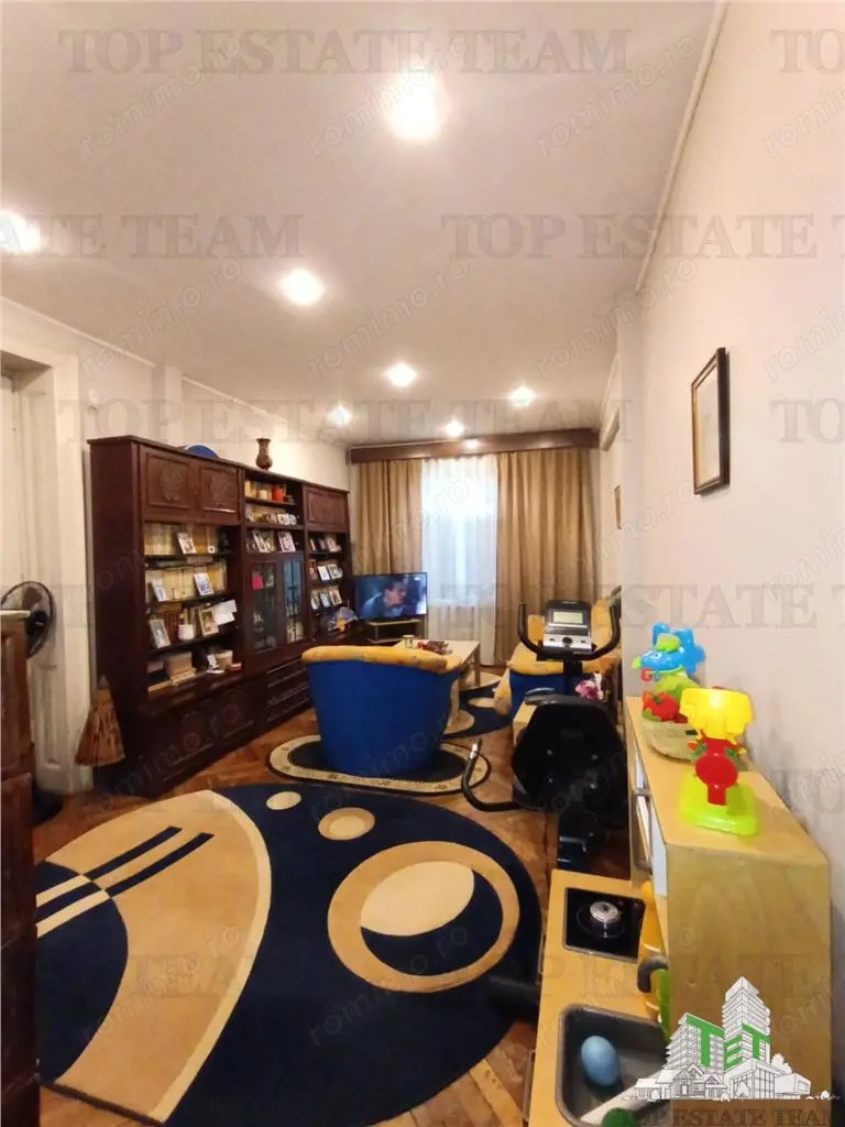 Vila cu aspect de conac in centrul Ploiestiului, ideala pentru locuinta, birou si alte activitati de