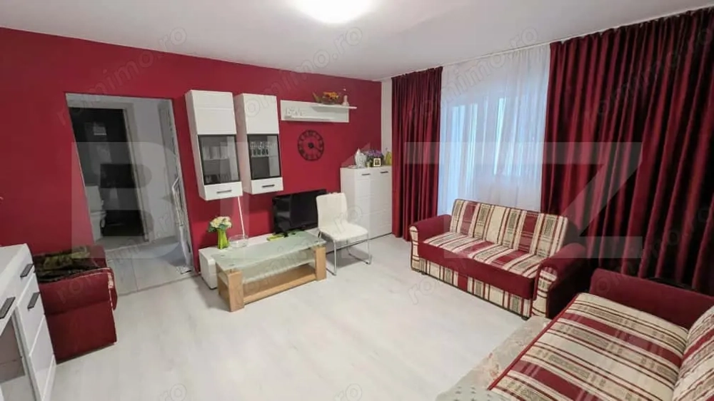 Apartament cu 2 camere, etaj intermediar.