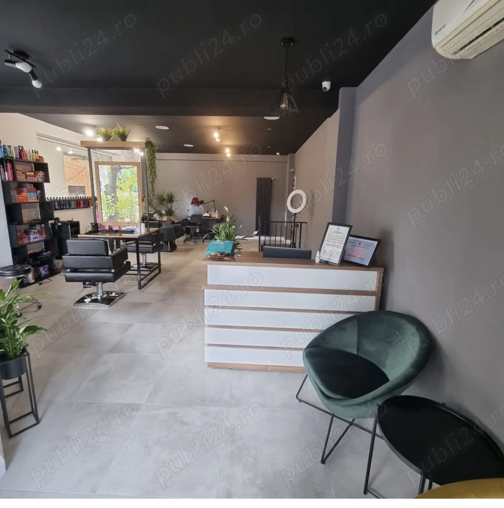 Angajam Manichiurista