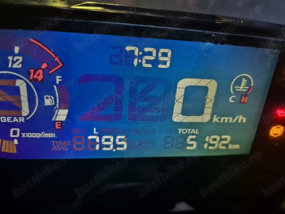 Vând motocicleta CB650R