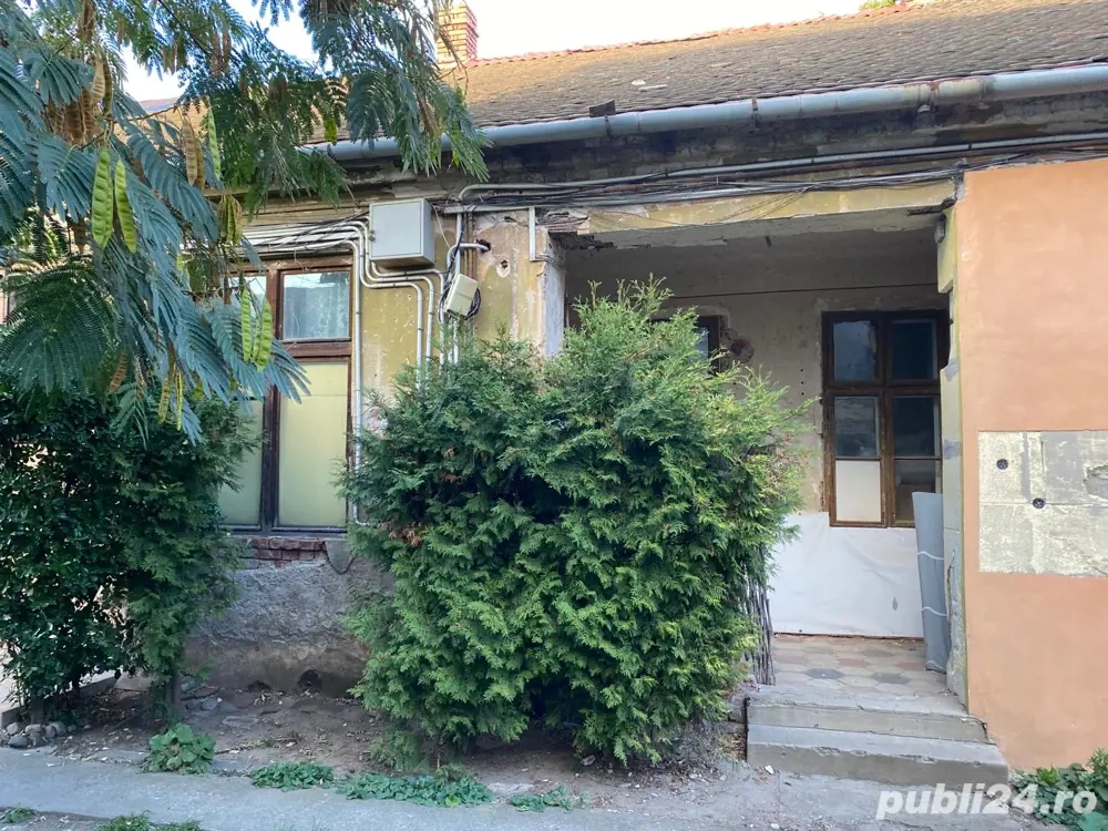vand apartament la  casa ultracentrala Oradea curte comuna