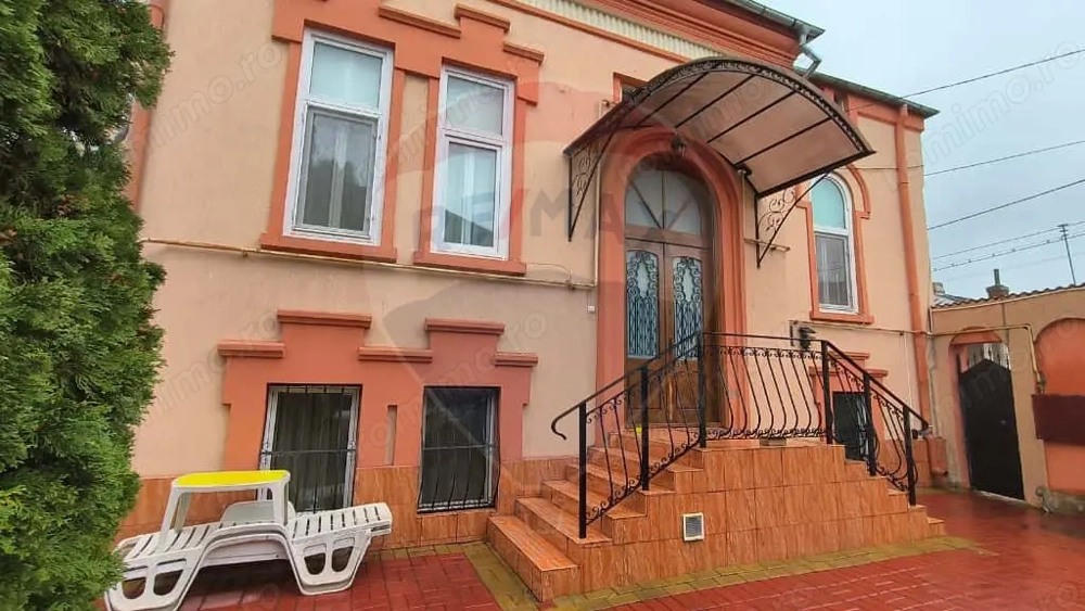 Casă cu piscină de vânzare în zona Piața Centrală Galați