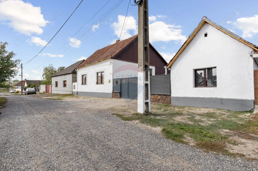 Casă renovată recent, zona centrală Pecica