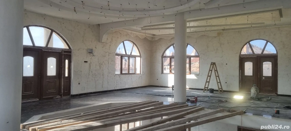 Executam lucrări interioare și exterioare 