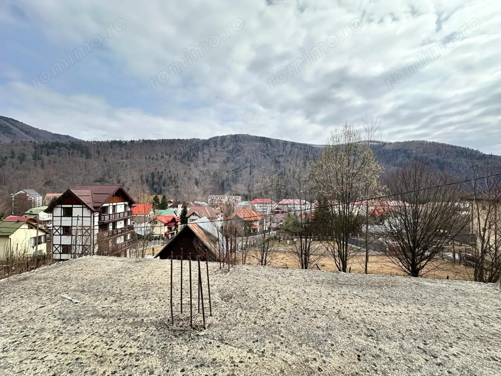 TEREN INTRAVILAN//PLATOU IZVOR//SINAIA