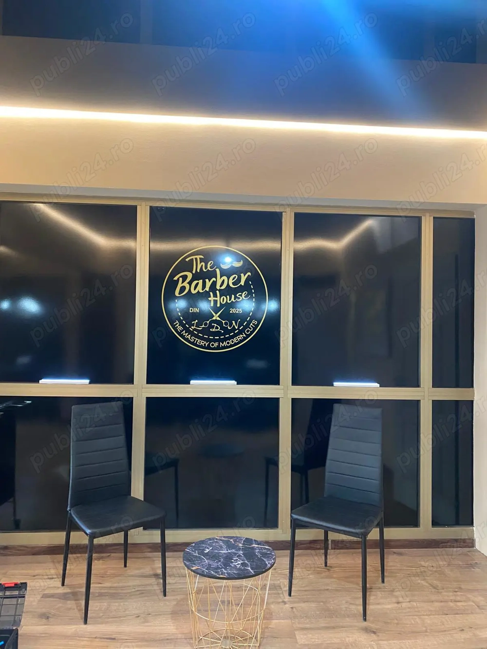 Închiriez   2  puncte de lucru pt. Frizer