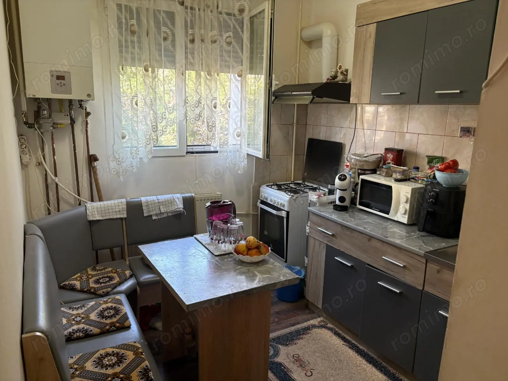 Apartament 1 camera etaj 1 cu centrala