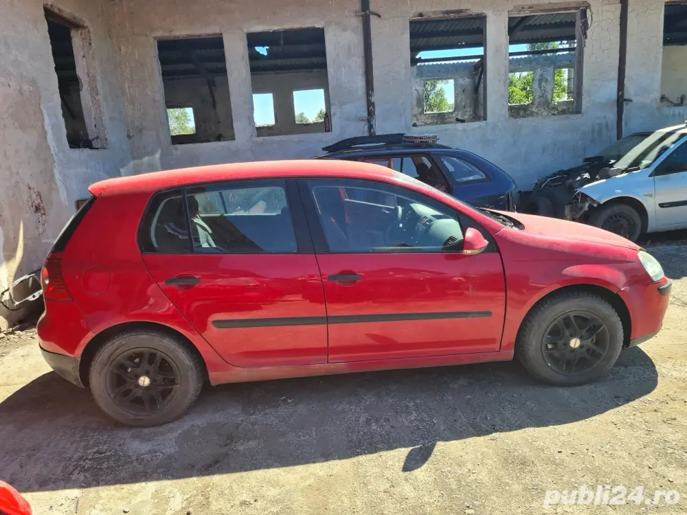 Dezmembrez VW Golf 5 1.4 fsi BKG Golf V