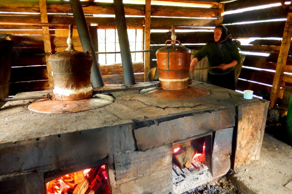 Țuică   Palincă de cazan naturală din livadă proprie