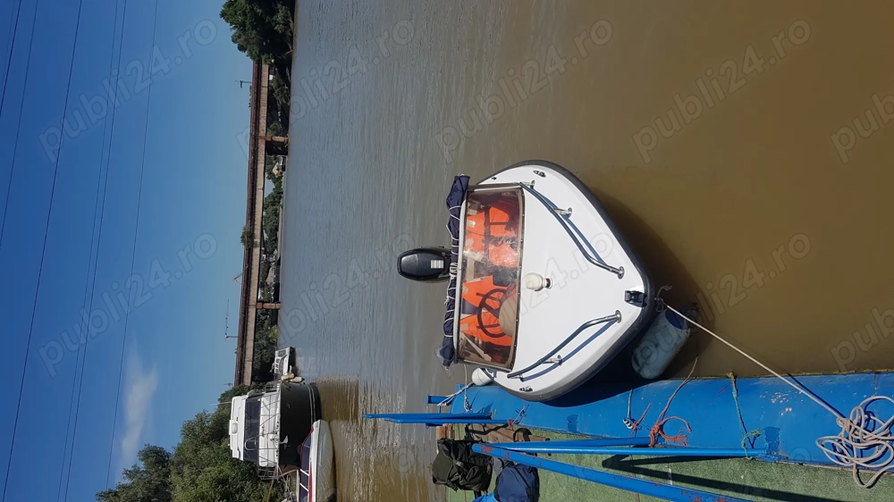 Barca Fletcher 430 cu motor Suzuki 4T si peridoc