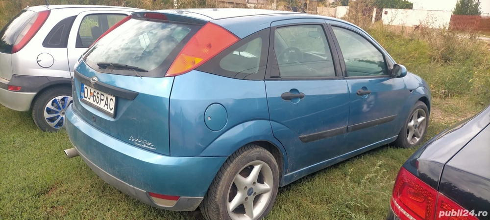 Vand sau dezmembrez Ford focus mk1,an 2001