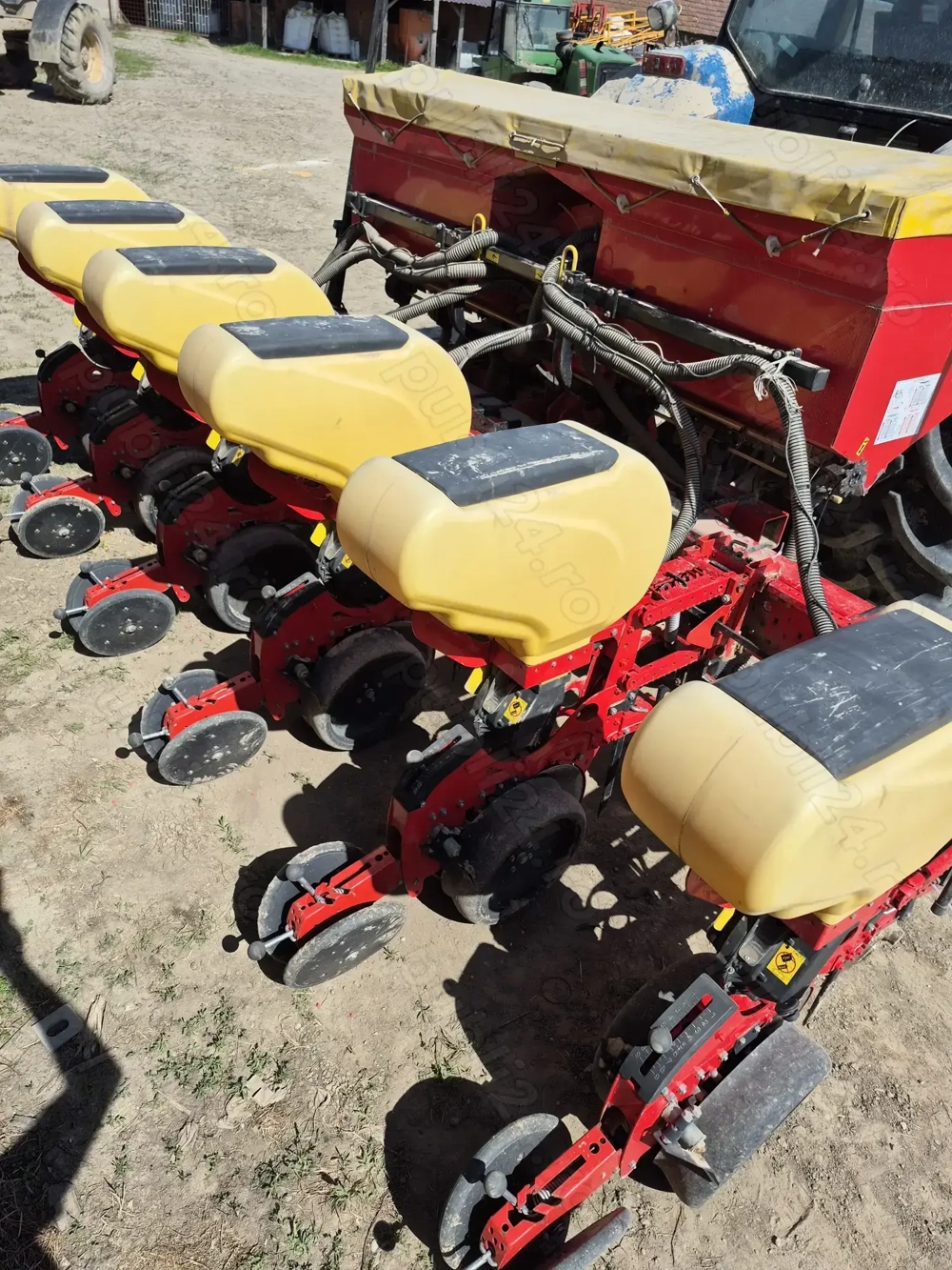 Semanatoare porumb Matermacc  Semanatoare porumb Matermacc