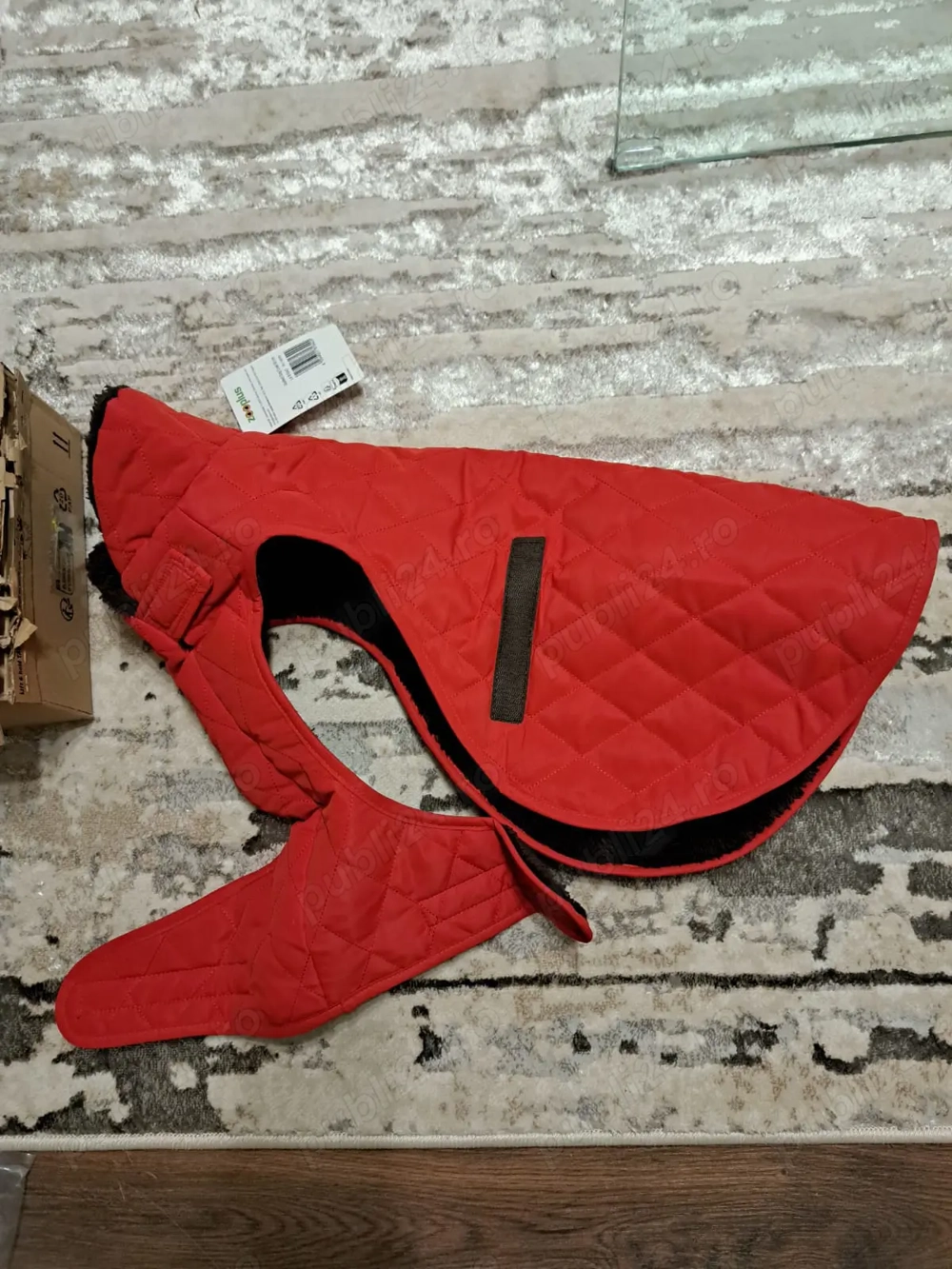 Haina matlasata noua, roșie, pentru caini Haina matlasata noua, roșie, pentru caini