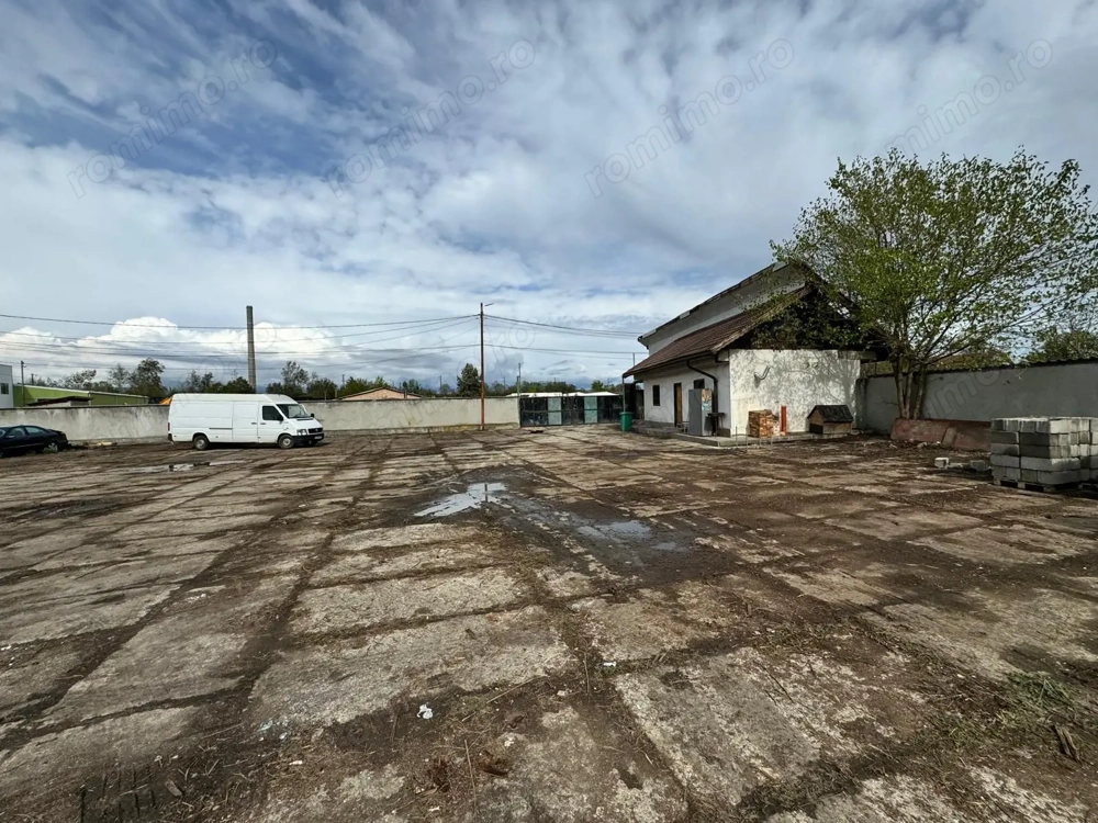 Halǎ industrialǎ + platformǎ betonatǎ, zona Sud