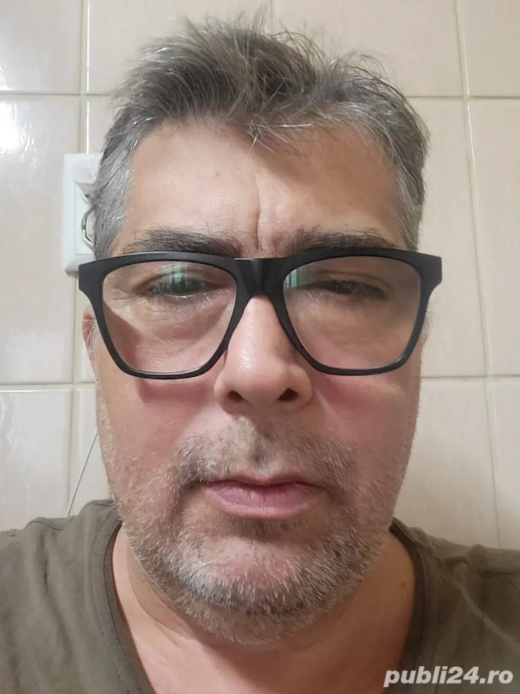 Caut job sofer familie